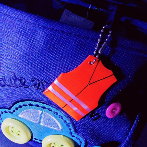 Брелок - светоотражатель "Жилет" на цепочке / двухсторонний фликер - 1 шт., цвет MIX